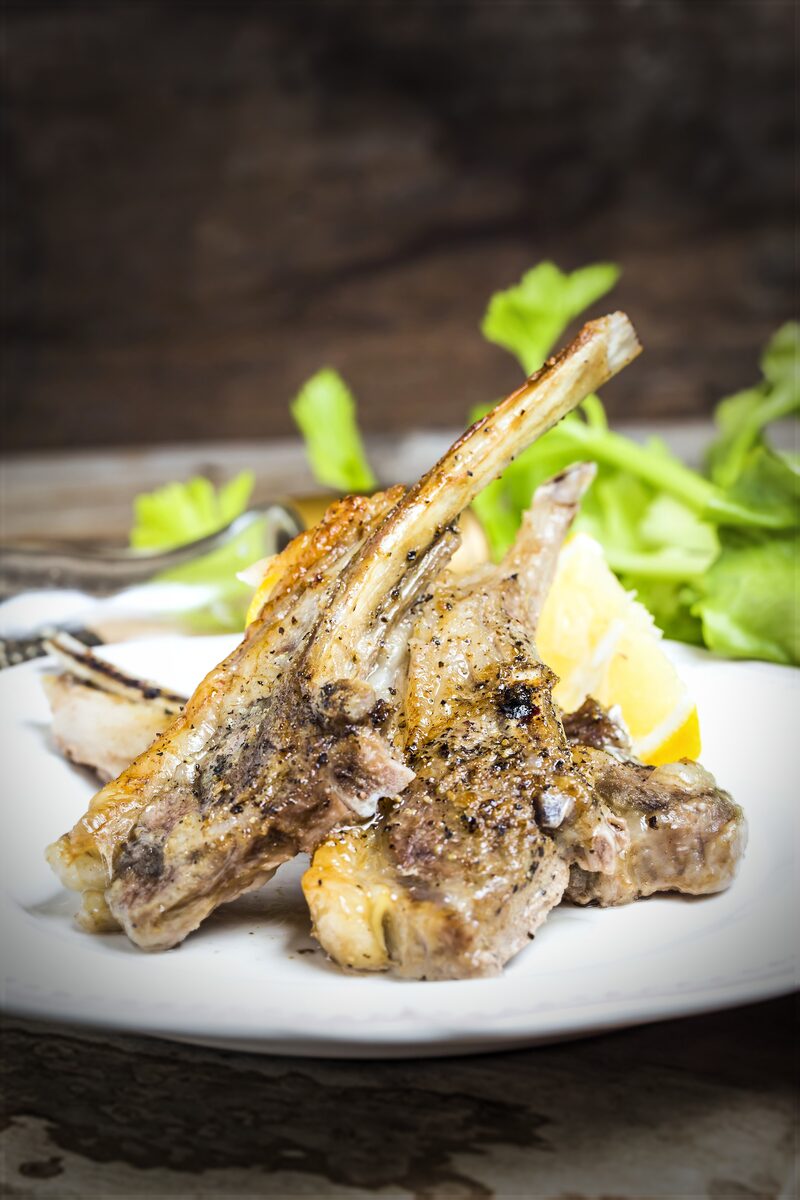 Côtes d'agneau grillées